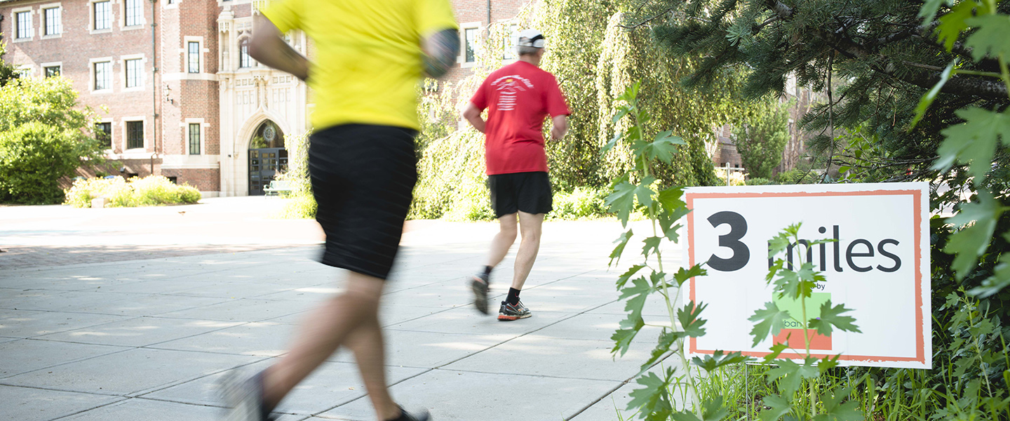 community running race at 3 mile marker