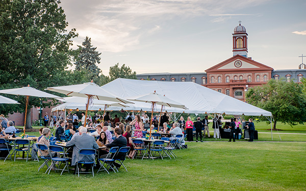 Alumni networking at an alumni event