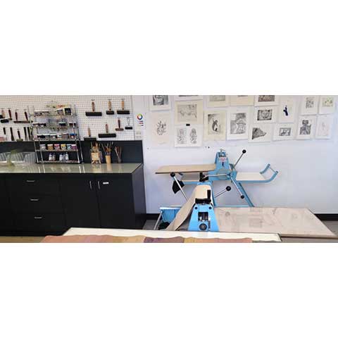 photograph of printmaking classroom studio
