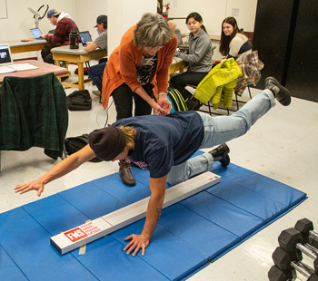 Students performing and assessing balance and stability during rehabilitative training