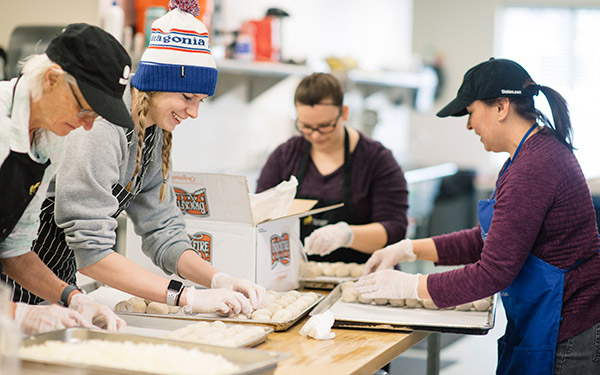 volunteers helping in kitchen