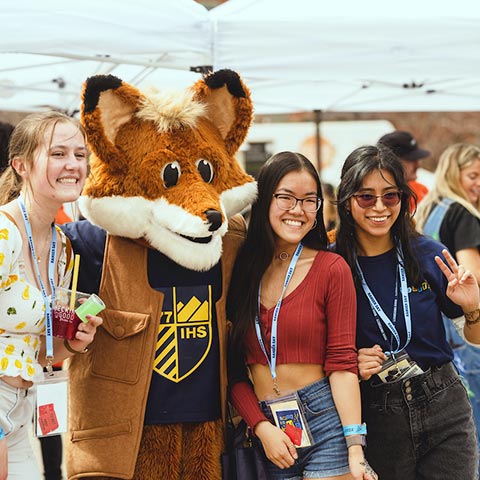 students and Regis Fox pose for a photo outside during Welcome Week