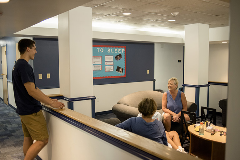 student to talking to parent on move in day