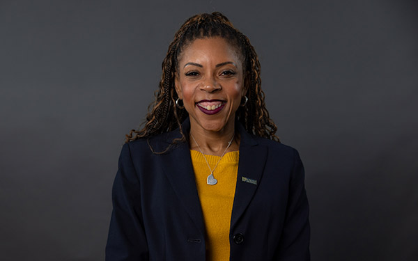 portrait of Shawna Cooper Whitehead