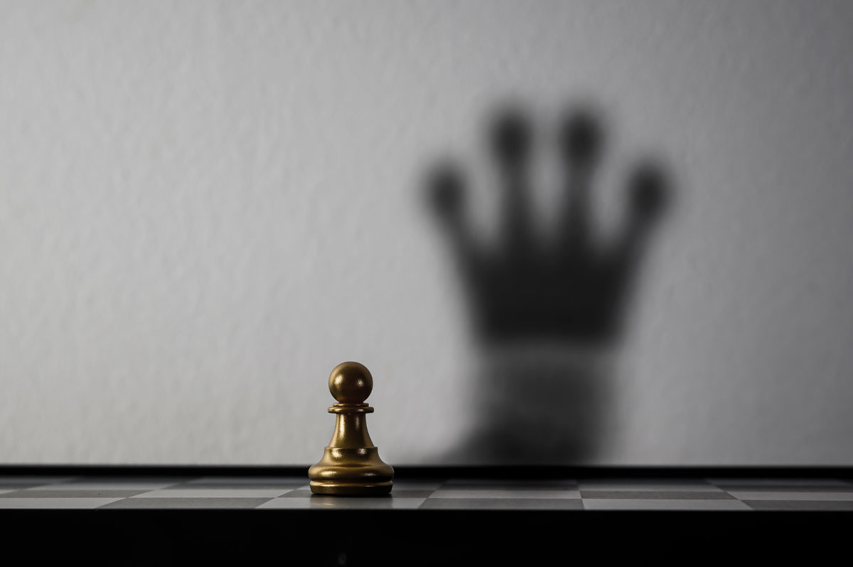 Chess pawn with shadow showing crown