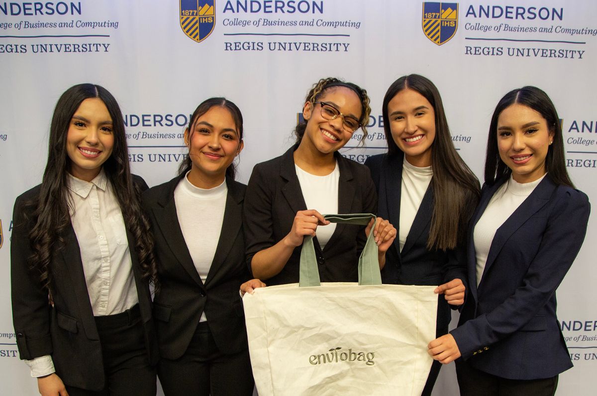 students pose with a tote bag