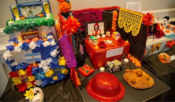 dia-de-los-muertos-altar-600x350.jpg