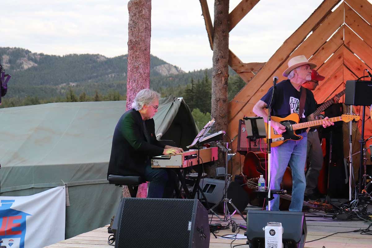 Don Bush plays keyboard with a guitarist on stage