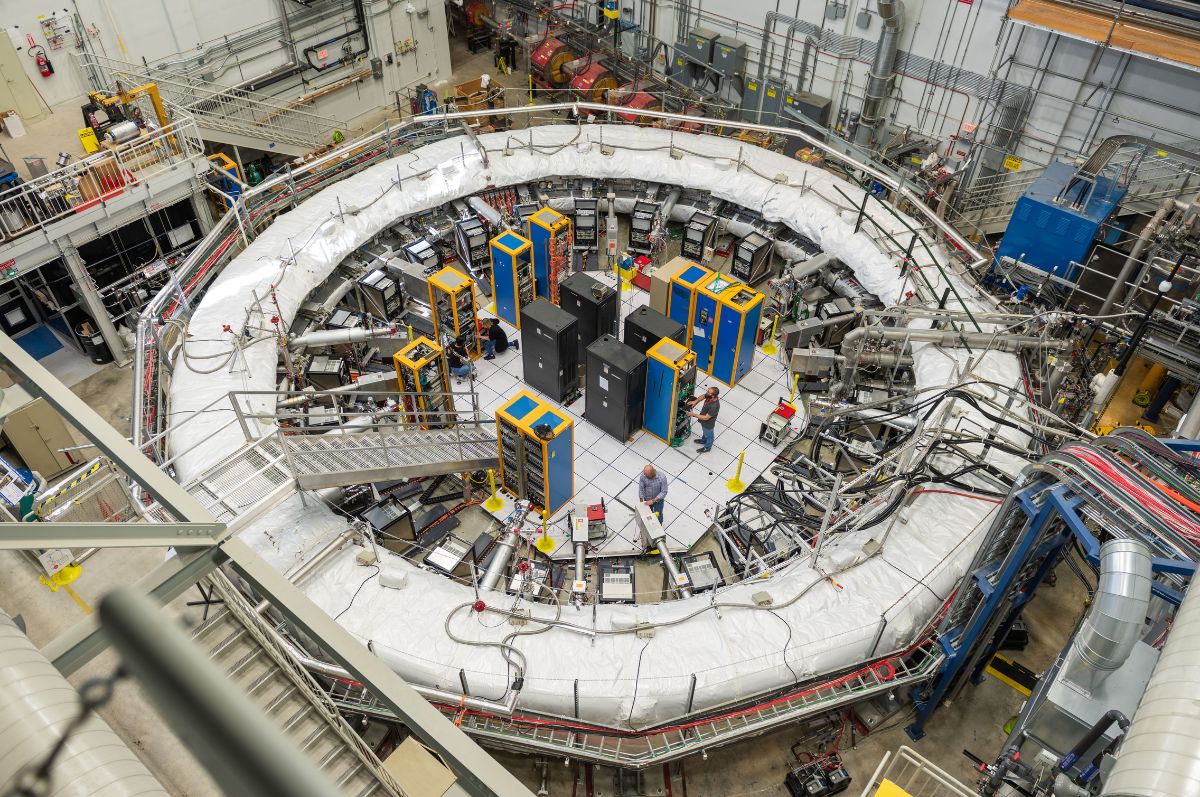 magnetic storage ring at Fermilab