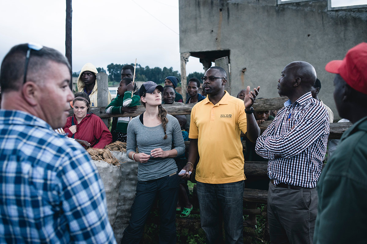 MNM faculty and students converse