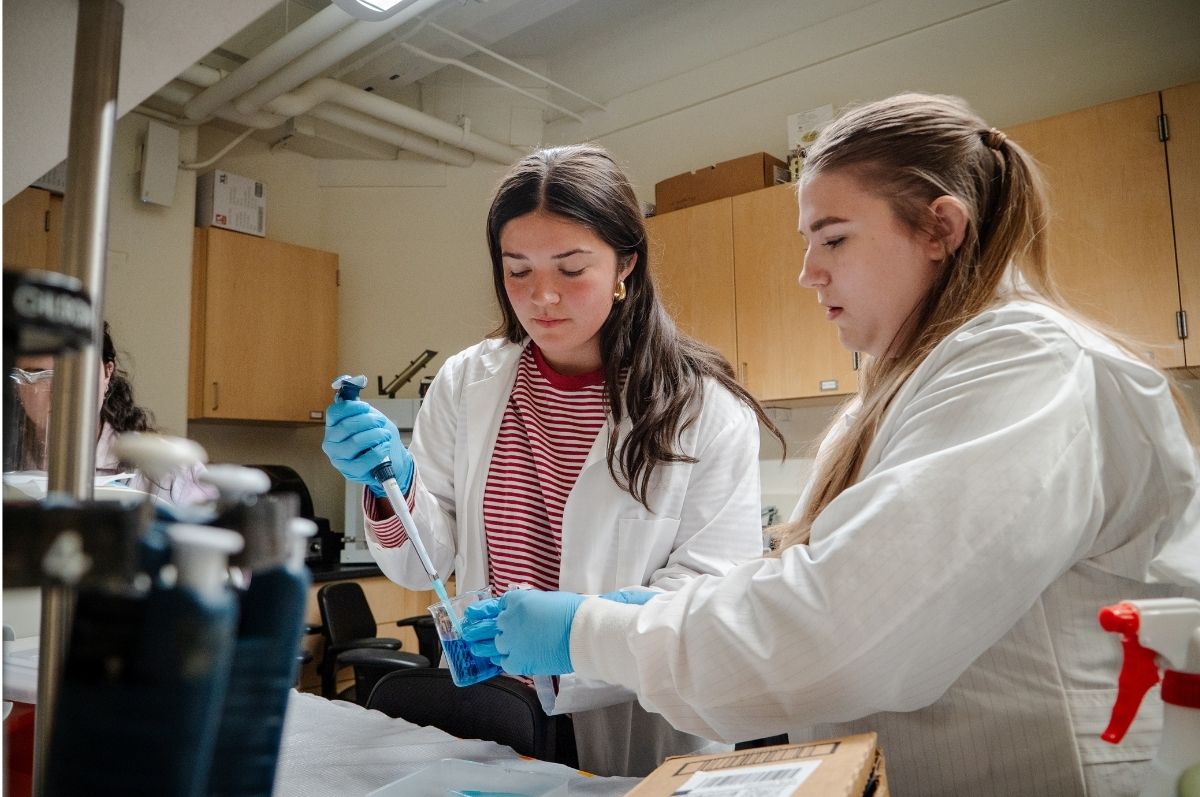 Regis neuroscience students make an academic impact at undergraduate research conferences