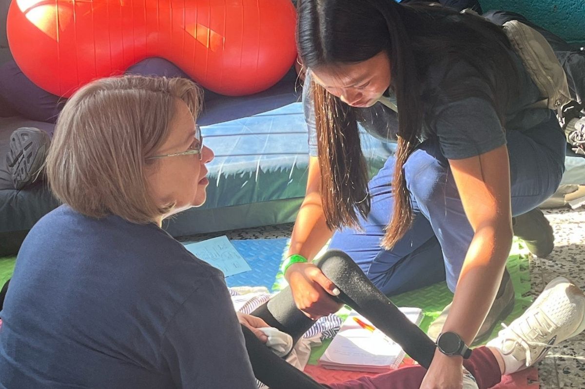 Regis student working on physical therapy at La Ciudad de la Esperanza