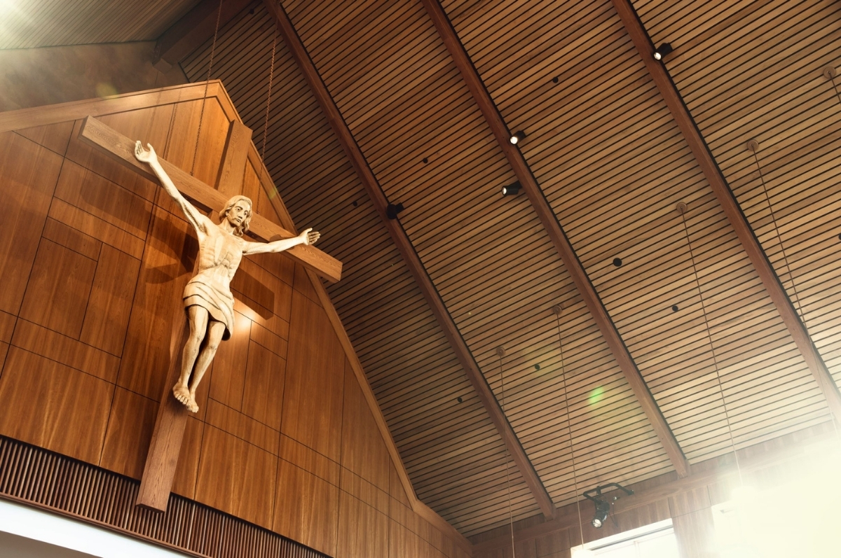 Statue of Jesus on the cross in Regis Chapel